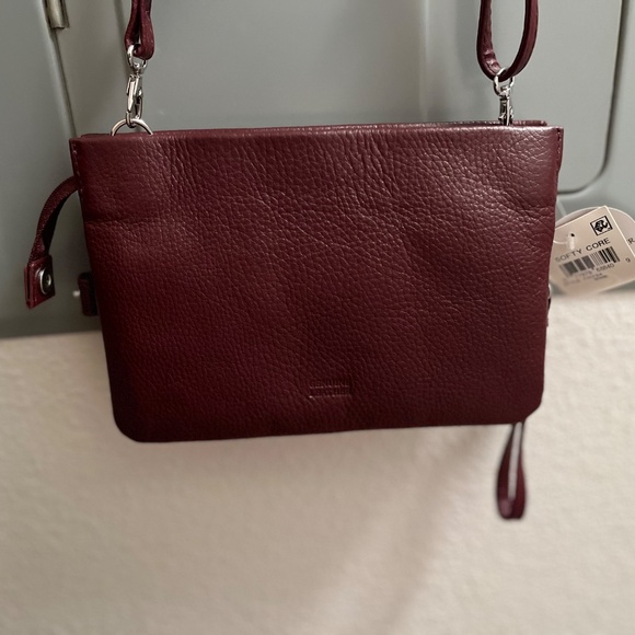NWT Giani Bernini Softy Core Leather Cross Body Wristlet - Picture 2 of 8